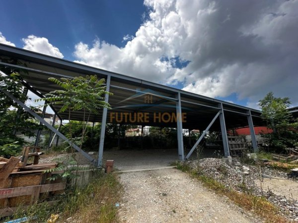 Tirane, jepet me qera ambjent biznesi Kati 0, 2.070 m² 2.000 € (ISH DOGANA)