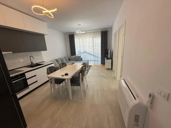 Tirane, jepet me qera apartament 2+1 Kati 7, 80 m² 500 € (UNIVERS CITY)