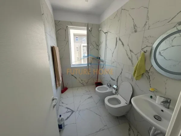 Tirane, jepet me qera apartament 2+1 Kati 7, 80 m² 500 € (UNIVERS CITY)