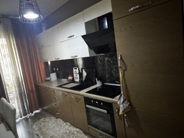 Tirane, jap me qera apartament 1+1+Ballkon Kati 4, 60 m² 40.000 € (Misto Mame,pallatet Cabej perball bar Helios)