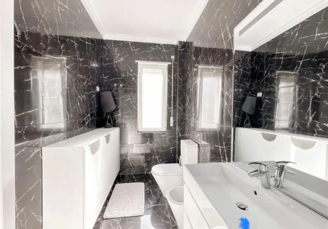 Tirane, shitet apartament 3+1+Ballkon , 123 m² 230.000 € (Kopshti Botanik)