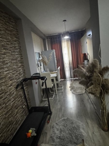 Tirane, jap me qera apartament 1+1+Ballkon Kati 4, 60 m² 40.000 € (Misto Mame,pallatet Cabej perball bar Helios)
