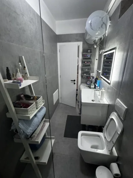 Tirane, jap me qera apartament 1+1+Ballkon Kati 4, 60 m² 40.000 € (Misto Mame,pallatet Cabej perball bar Helios)