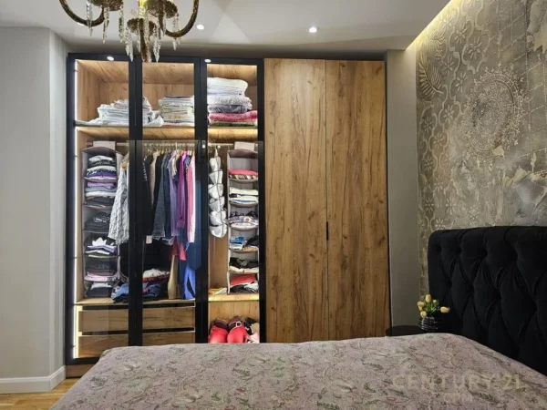 Tirane, jepet me qera apartament 3+1 Kati 2, 130 m² 1.800 € (prane "Lion Park", Rruga e Elbasanit)