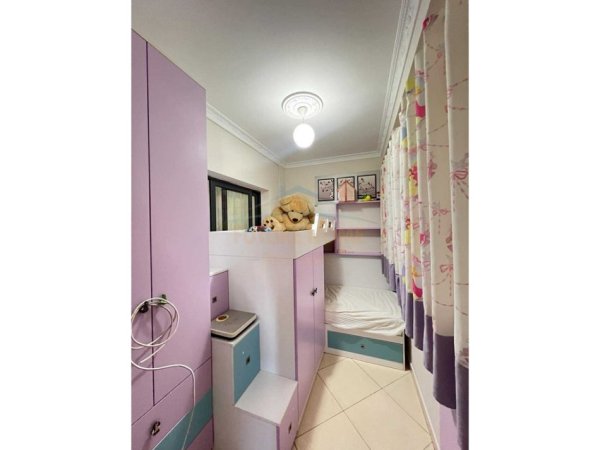 Tirane, jepet me qera apartament 2+1 Kati 4, 76 m² 450 € (PRANE RRETHIT TE YZBERISHTIT)