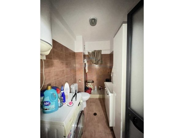 Tirane, jepet me qera apartament 2+1 Kati 4, 76 m² 450 € (PRANE RRETHIT TE YZBERISHTIT)
