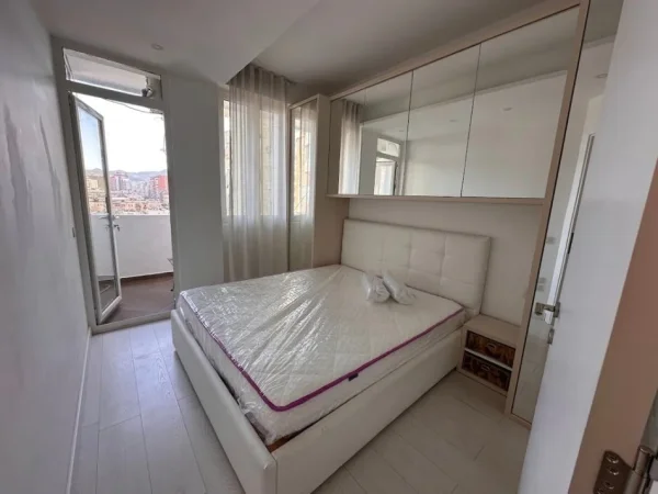 Tirane, jepet me qera apartament 1+1 Kati 5, 44 m² 700 € (Rruga Sami Frasheri)