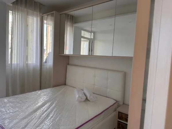 Tirane, jepet me qera apartament 1+1 Kati 5, 44 m² 700 € (Rruga Sami Frasheri)