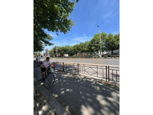 Tirane, shitet ambjent biznesi Kati -1, 98 m² 100.000 € 