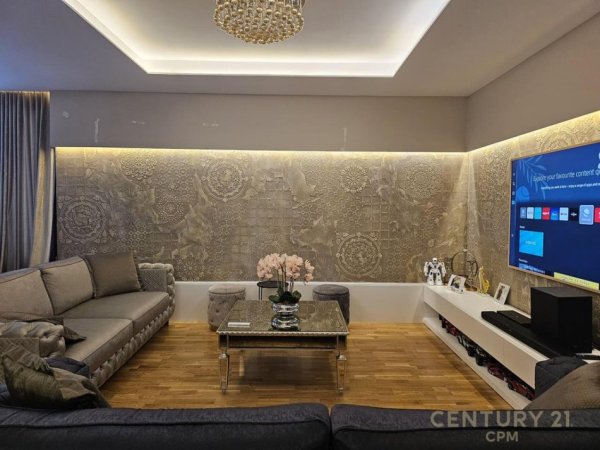 Tirane, jepet me qera apartament 3+1 Kati 2, 130 m² 1.800 € (Lion Park)