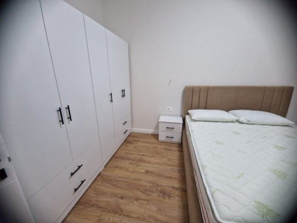 Tirane, jepet me qera Vile 2+1 Kati 2, 80 m² 750 € (Gjimnazi Besnik Sykja)