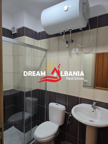 Tirane, jepet me qera apartament 2+1 , 100 m² 500 € (Yzberisht)