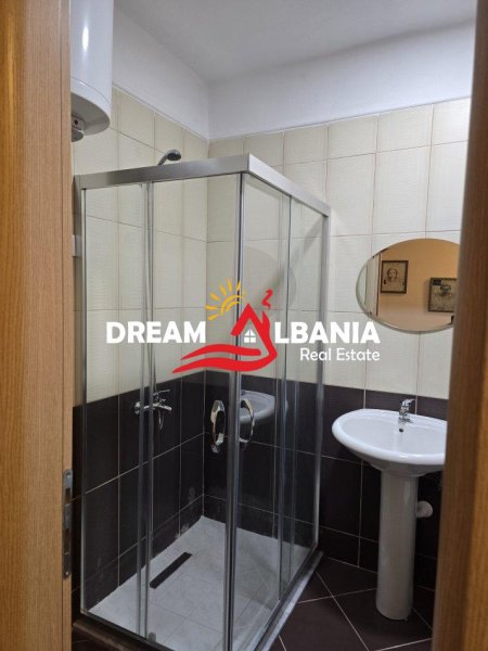 Tirane, jepet me qera apartament 2+1 , 100 m² 500 € (Yzberisht)