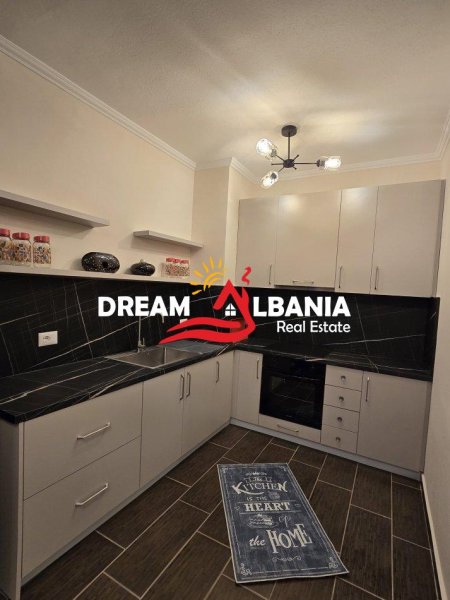 Tirane, jepet me qera apartament 2+1 , 100 m² 500 € (Yzberisht)