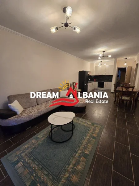 Tirane, jepet me qera apartament 2+1 , 100 m² 500 € (Yzberisht)
