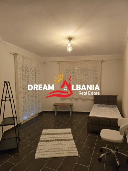 Tirane, jepet me qera apartament 2+1 , 100 m² 500 € (Yzberisht)