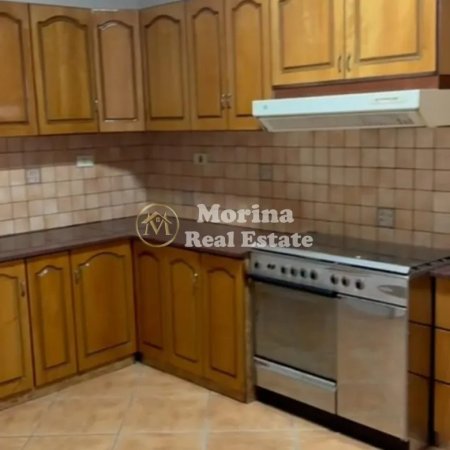 Tirane, jepet me qera ambjent biznesi Kati 4, 178 m² 1.800 € (Sheshi Willson)