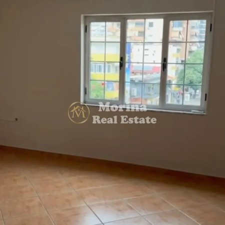 Tirane, jepet me qera ambjent biznesi Kati 4, 178 m² 1.800 € (Sheshi Willson)