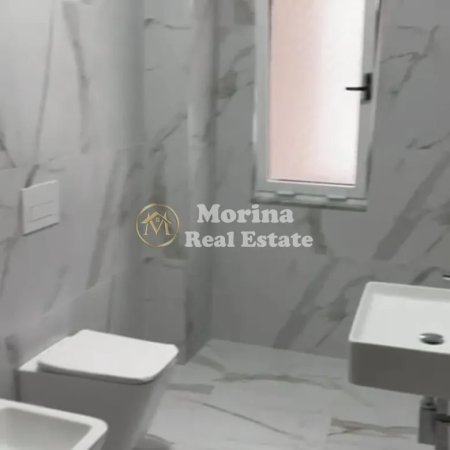 Tirane, jepet me qera ambjent biznesi Kati 4, 178 m² 1.800 € (Sheshi Willson)