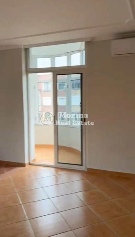 Tirane, jepet me qera ambjent biznesi Kati 4, 178 m² 1.800 € (Sheshi Willson)