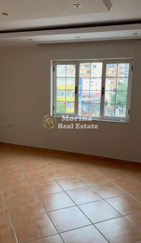 Tirane, jepet me qera ambjent biznesi Kati 4, 178 m² 1.800 € (Sheshi Willson)