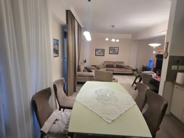 Tirane, shitet apartament 2+1 , 125 m² 289.000 € (Sheshi Willson, pas postes nr.8)