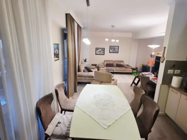 Tirane, shitet apartament 2+1 , 125 m² 289.000 € (Sheshi Willson, pas postes nr.8)