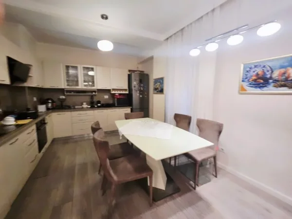 Tirane, shitet apartament 2+1 , 125 m² 289.000 € (Sheshi Willson, pas postes nr.8)