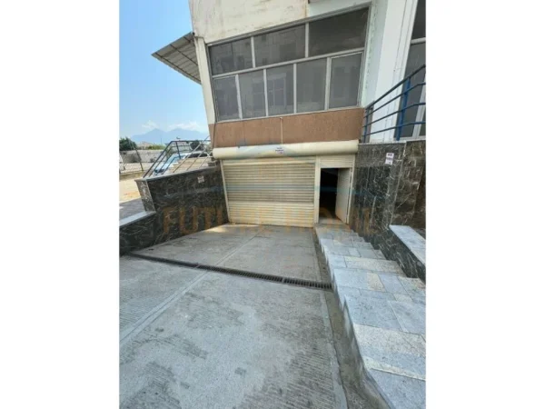 Tirane, shitet ambjent biznesi Kati -1, 250 m² 150.000 € 