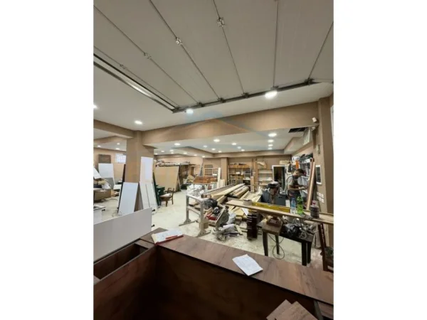 Tirane, shitet ambjent biznesi Kati -1, 250 m² 150.000 € 