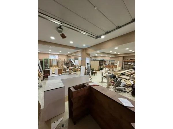 Tirane, shitet ambjent biznesi Kati -1, 250 m² 150.000 € 