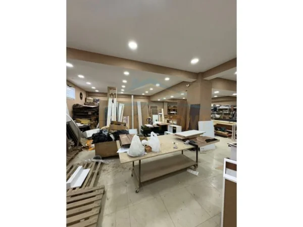 Tirane, shitet ambjent biznesi Kati -1, 250 m² 150.000 € 