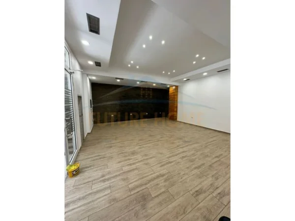 Tirane, shitet ambjent biznesi Kati -1, 250 m² 150.000 € 