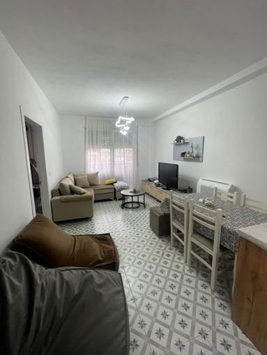 Tirane, jepet me qera apartament 1+1 Kati 10, 65 m² 450 € (astir , unaza e re)