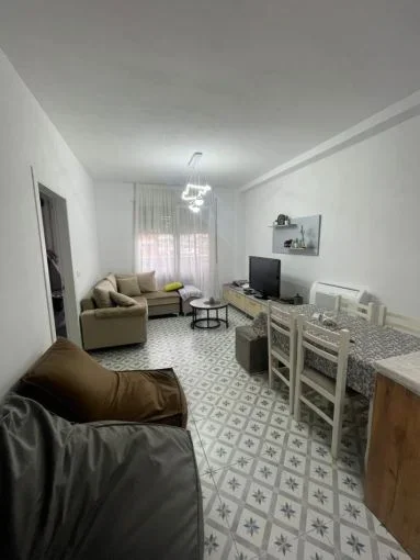 Tirane, jepet me qera apartament 1+1 Kati 10, 65 m² 450 € (astir , unaza e re)