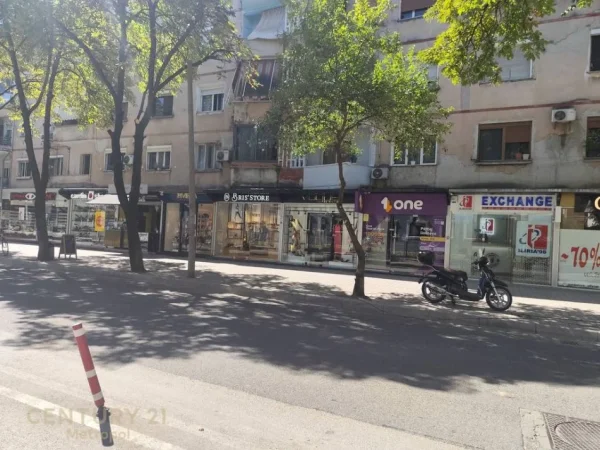 Tirane, jepet me qera dyqan Kati 0, 52 m² 1.900 € (Drejtoria Policise)