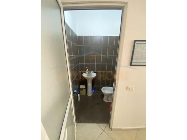 Tirane, shitet ambjent biznesi Kati 0, 95 m² 130.000 € 