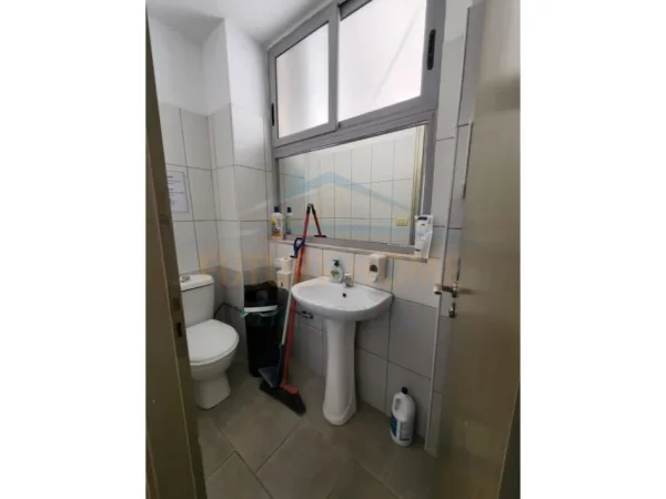 Tirane, shitet ambjent biznesi , 860 m² 3.000.000 € (RRUGA PETRO NINI LUARASI)