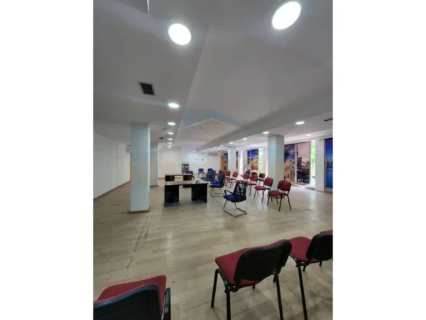 Tirane, shitet ambjent biznesi , 860 m² 3.000.000 € (RRUGA PETRO NINI LUARASI)