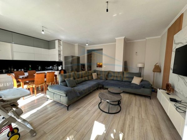 Tirane, shes apartament 3+1+Aneks+Ballkon Kati 4, 181 m² 250.000 € (Laprake)