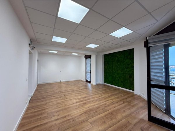 Tirane, jepet me qera zyre Kati 8, 138 m² 2.000 € (Torre Drini)