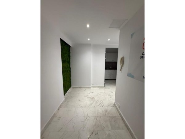 Tirane, jepet me qera zyre Kati 8, 138 m² 2.000 € (Torre Drini)