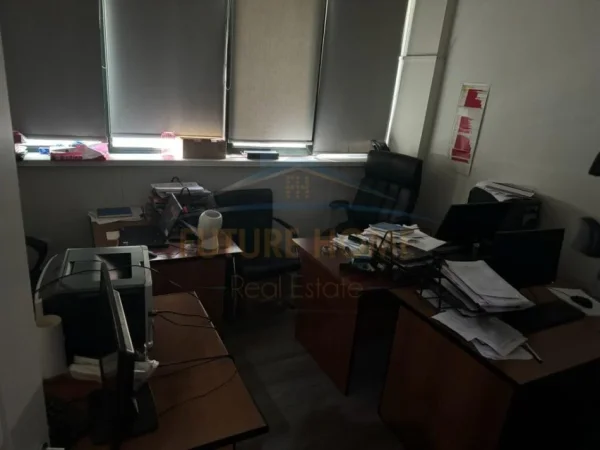 Tirane, shitet ambjent biznesi Kati 0, 150 m² 350.000 € 