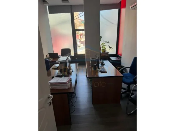 Tirane, shitet ambjent biznesi Kati 0, 150 m² 350.000 € 