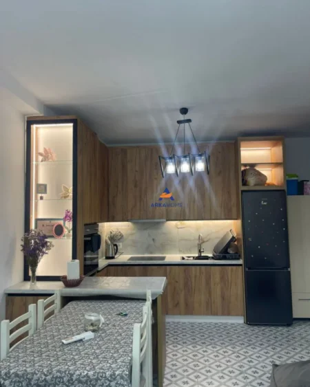 Tirane, jepet me qera apartament 1+1+Ballkon Kati 10, 65 m² 526 € (KOMPLEKSI GOLDEN PARK)