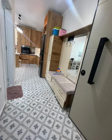 Tirane, jepet me qera apartament 1+1+Ballkon Kati 10, 65 m² 526 € (KOMPLEKSI GOLDEN PARK)