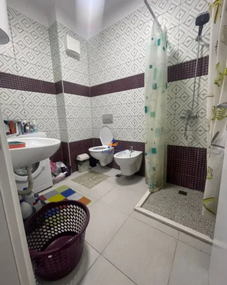 Tirane, jepet me qera apartament 1+1+Ballkon Kati 10, 65 m² 526 € (KOMPLEKSI GOLDEN PARK)