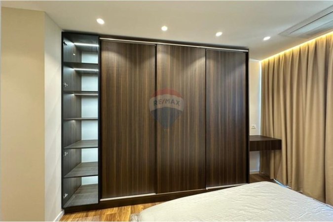 Tirane, jepet me qera apartament 2+1+Ballkon , 140 m² 2.000 € (Lake View)