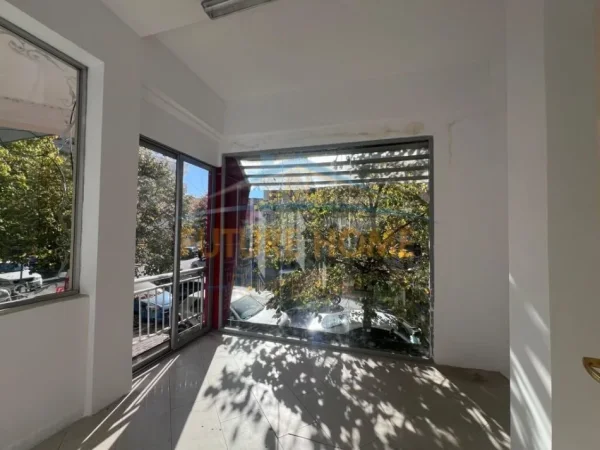 Tirane, shitet ambjent biznesi Kati 1, 147 m² 470.000 € 