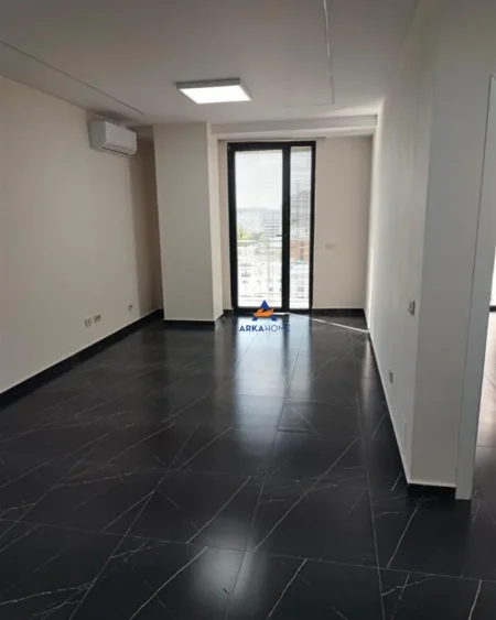 Tirane, jepet me qera zyre Kati 6, 75 m² 550 € (GOLDEN TOWER RESIDENCE, MINE PEZA)
